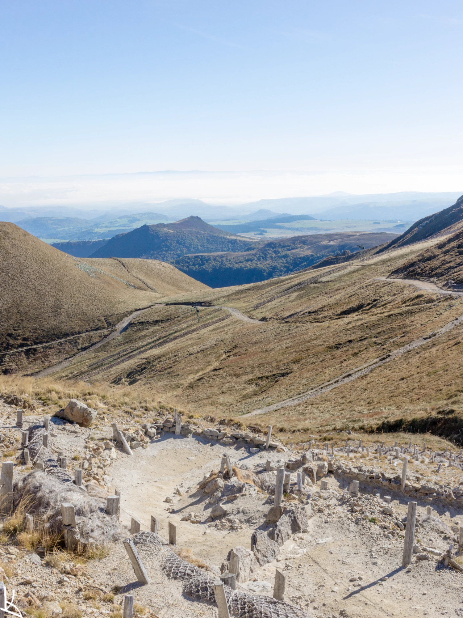 Les marches qui mènent au sommet du Puy de Sancy